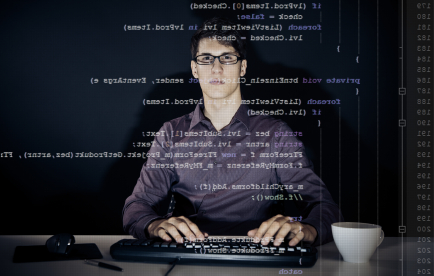 software programmeur aan het werk